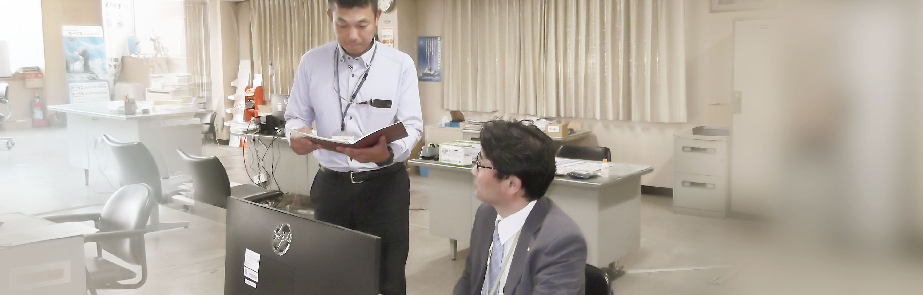 社員I.O 背景イメージ